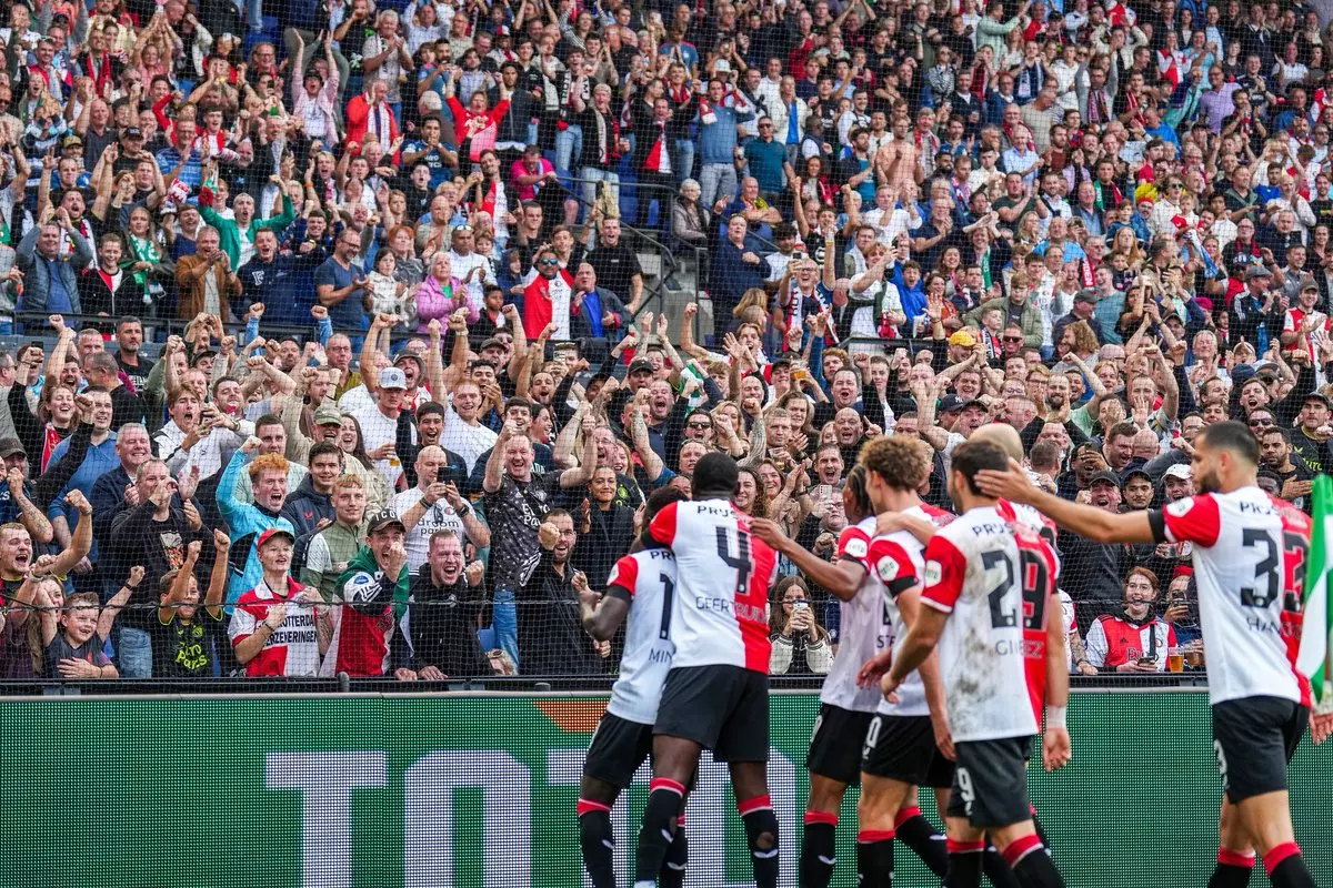 Explosion de Feyenoord Rotterdam avec Yankuba Minteh lors de la victoire 3-1 contre Go Ahead Eagles