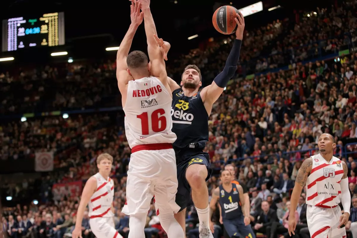 Explosion de talent au match de basket Fenerbahçe vs Olimpia Milan!