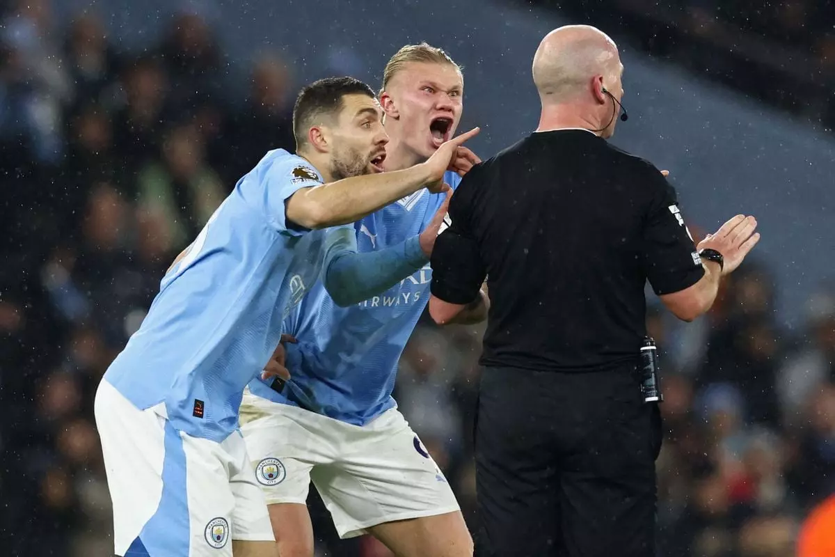 Grosse polémique en fin de match entre Haaland et l'arbitre !