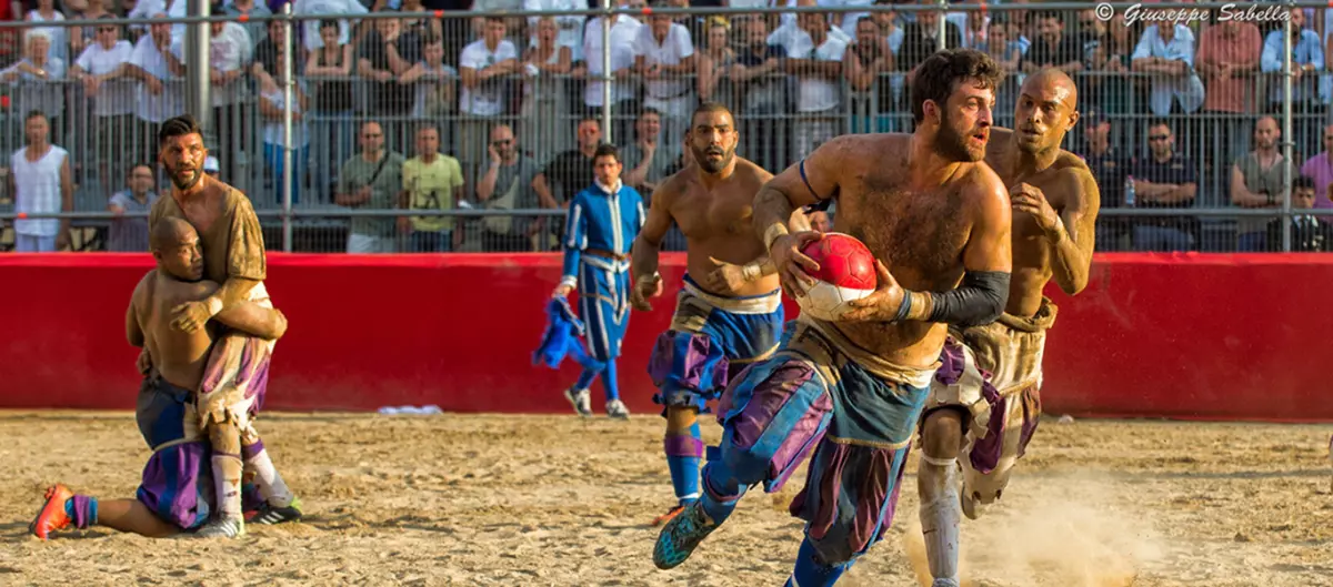 Le Calcio Storico, un sport brutal et ancestral à Florence