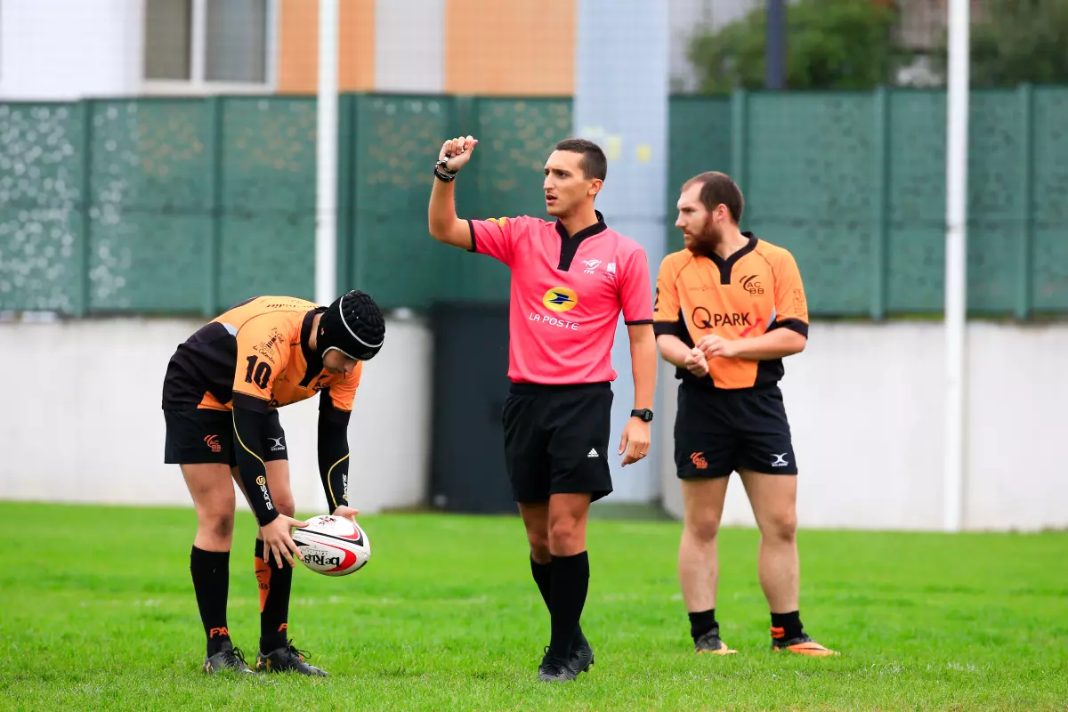 Le rugby français mise sur la formation des jeunes arbitres pour l'avenir