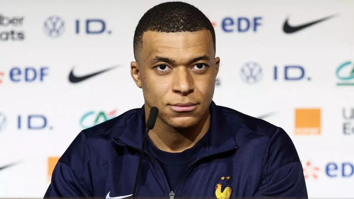 Mbappé se moque de Guendouzi à l'entraînement | Le clan Neymar dément une rumeur