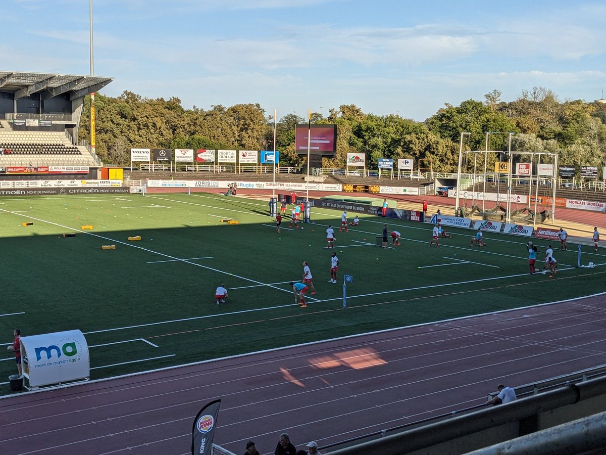 Mont-de-Marsan écrase Aurillac dans un match de rugby épique