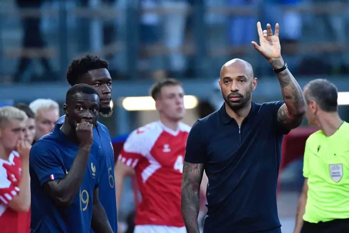 Quand Thierry Henry trolle Warren Zaïre-Emery en pleine interview