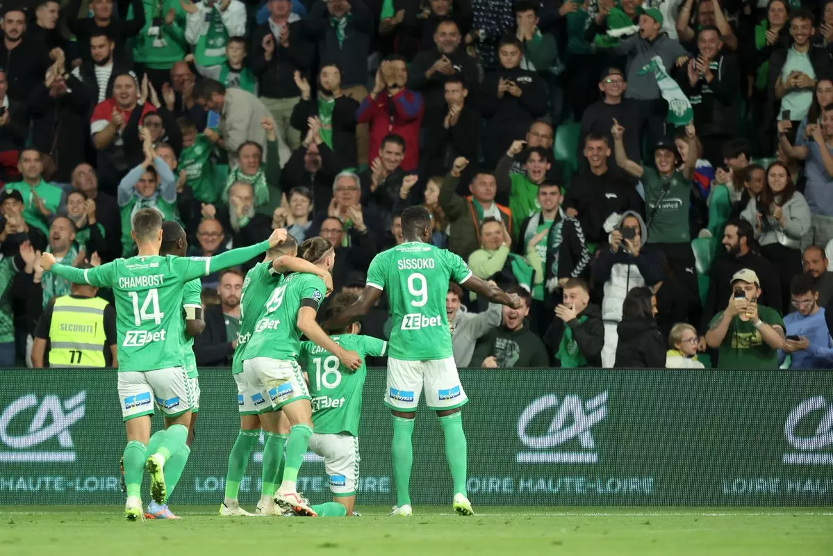 Saint-Étienne écrase Dunkerque dans un match époustouflant !